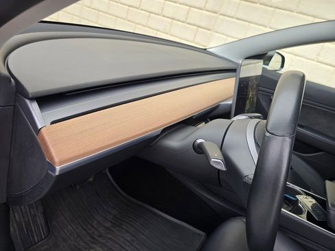 Used 2018 Tesla Model 3 Long Range image 17