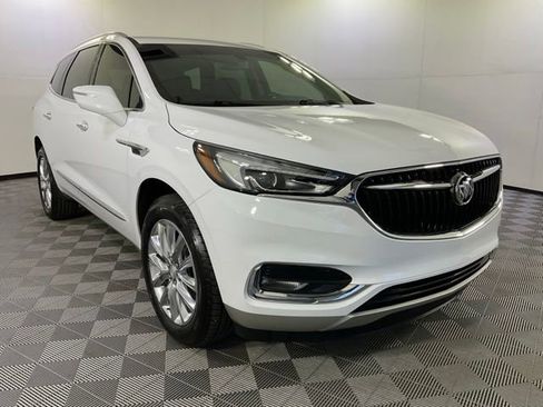 Used 2020 Buick Enclave Essence w/ Sound and Sites Package FWD image 3