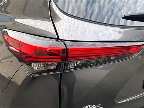 Used 2023 Toyota Highlander L FWD image 29