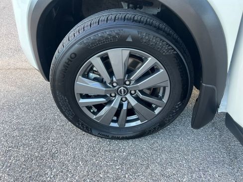 Used 2024 Nissan Pathfinder SV image 26