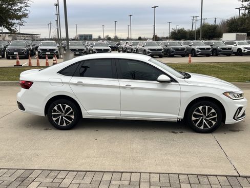 Certified 2025 Volkswagen Jetta S image 11