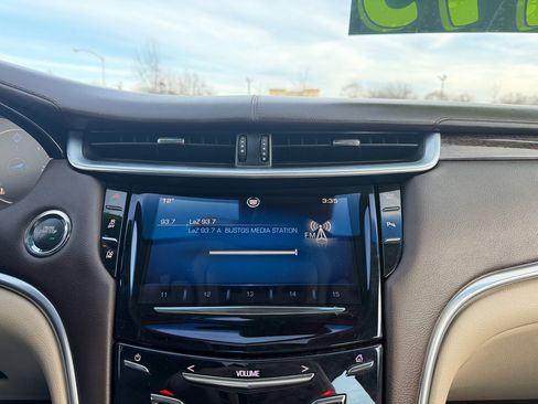 Used 2013 Cadillac XTS Premium image 12