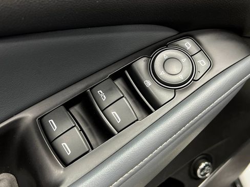 Used 2018 Buick Enclave Essence AWD/4WD image 16