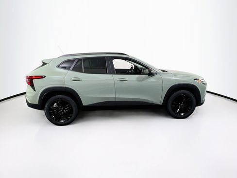 Used 2025 Chevrolet Trax ACTIV w/ Sunroof Package FWD image 4