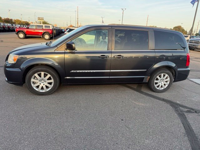 Used 2013 Chrysler Town & Country Touring FWD image 7