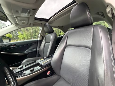 Used 2016 Lexus IS 300 AWD image 12