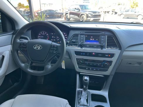 Used 2015 Hyundai Sonata SE w/ Option Group 09 FWD image 16