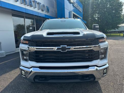 Used 2024 Chevrolet Silverado 3500 LT w/ All Star Edition AWD/4WD image 2