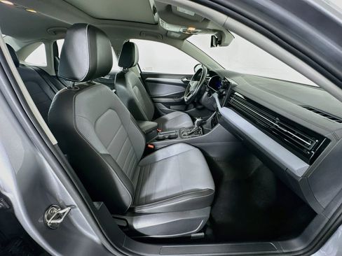 Used 2025 Volkswagen Jetta SE FWD image 32