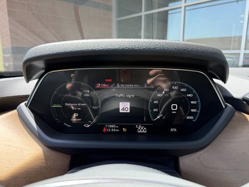 Used 2022 Audi e-tron GT Premium Plus image 21