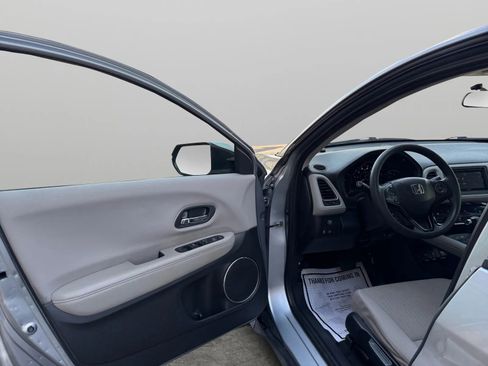 Used 2017 Honda HR-V EX image 11