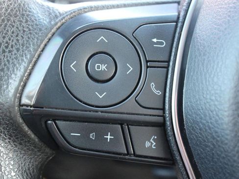 Used 2018 Toyota Camry LE image 21