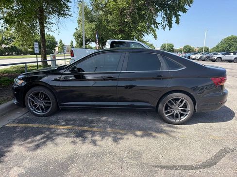 Used 2019 Volkswagen Jetta SE FWD image 1