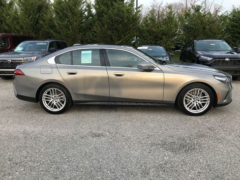 Used 2024 BMW 530i xDrive w/ Premium Package image 9