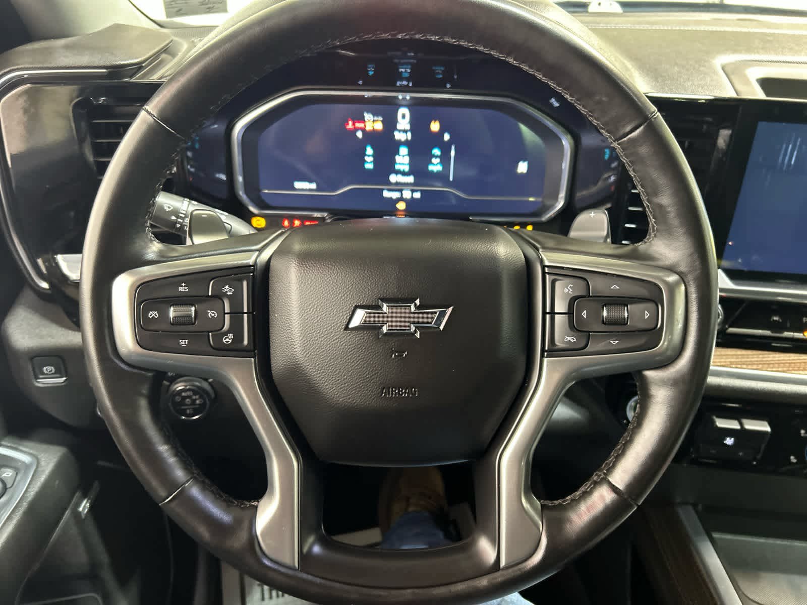 Used 2023 Chevrolet Silverado 1500 RST w/ Redline Edition AWD/4WD image 17