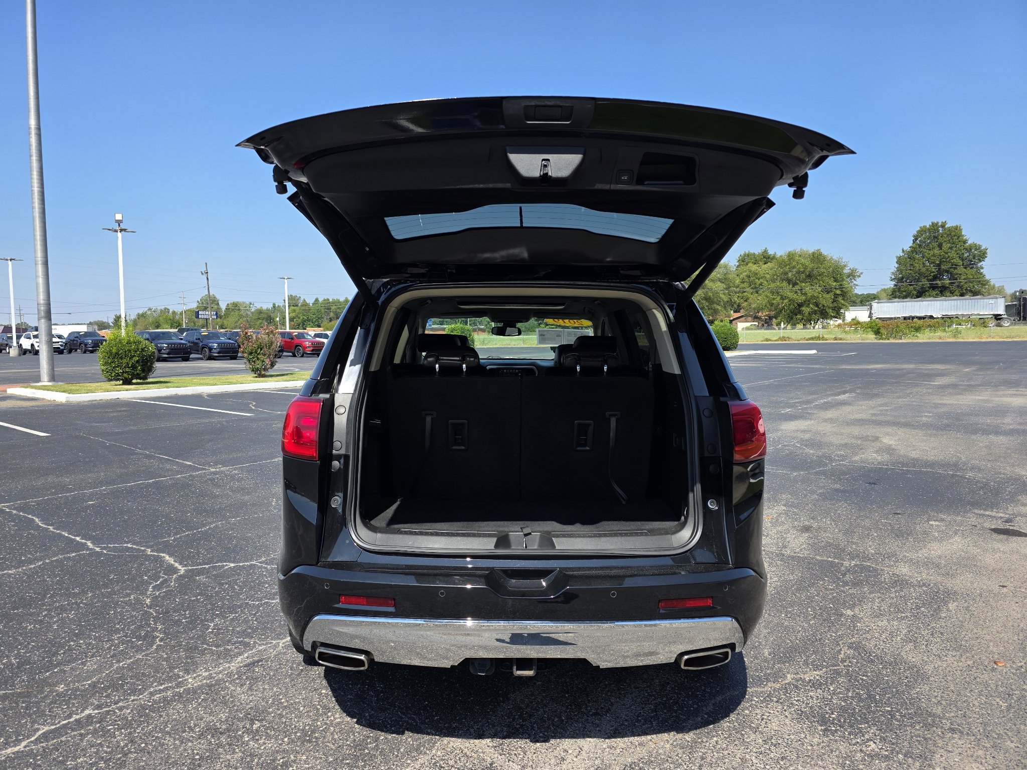 Used 2019 GMC Acadia Denali w/ Technology Package AWD/4WD image 10