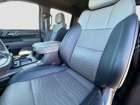 Used 2023 Chevrolet Silverado 1500 ZR2 w/ Technology Package image 27