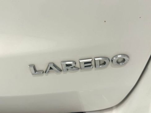 Used 2017 Jeep Grand Cherokee Laredo AWD/4WD image 13