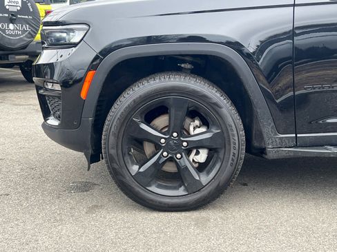 Used 2025 Jeep Grand Cherokee Limited w/ Luxury Tech Group II image 11