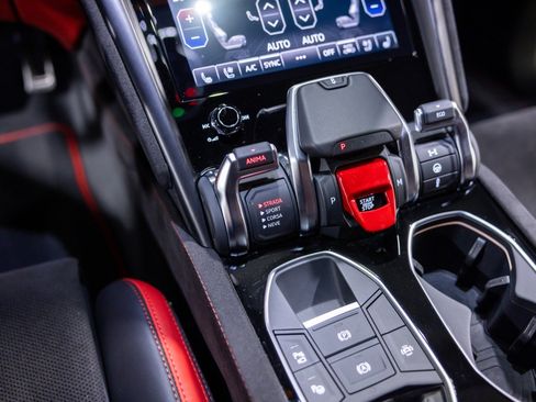 Used 2024 Lamborghini Urus S AWD/4WD image 45