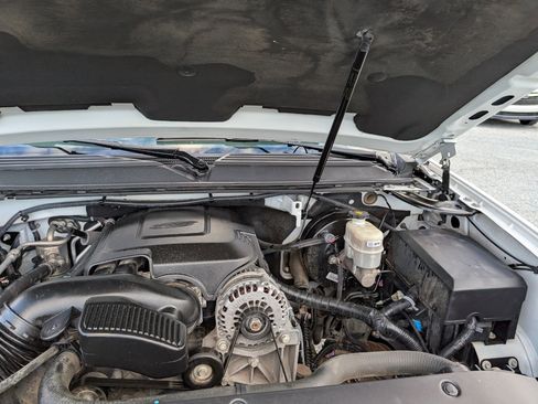 Used 2014 Chevrolet Suburban LS w/ All-Star Edition image 28