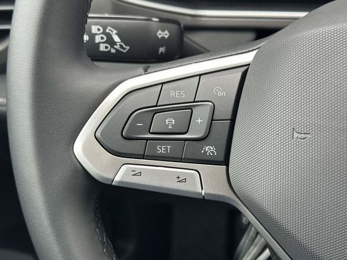 New 2026 Volkswagen Taos SE image 17