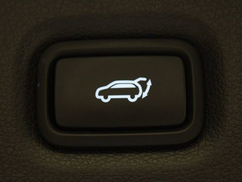 Used 2023 Hyundai Santa Fe SEL w/ Cargo Package image 17