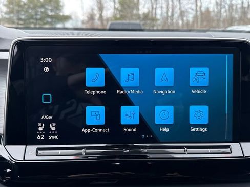 Used 2024 Volkswagen Atlas Cross Sport SE image 18