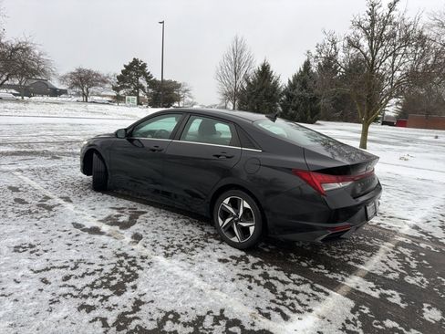 Used 2021 Hyundai Elantra SEL w/ Convenience + Premium Package image 10