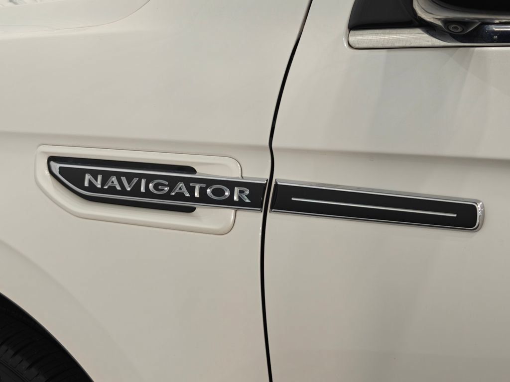 Used 2019 Lincoln Navigator Black Label w/ Cargo Package AWD/4WD image 79