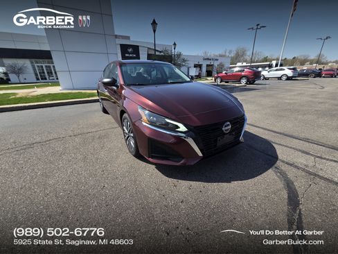 Used 2024 Nissan Altima 2.5 SV FWD image 1