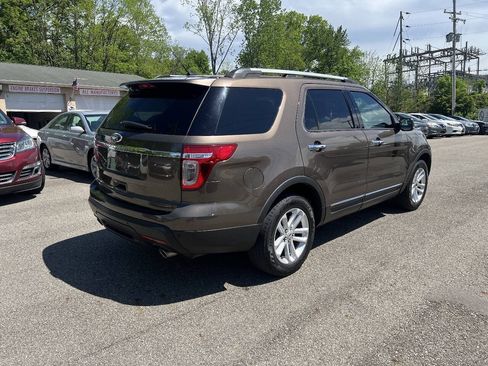 Used 2015 Ford Explorer XLT w/ Equipment Group 201A FWD image 4