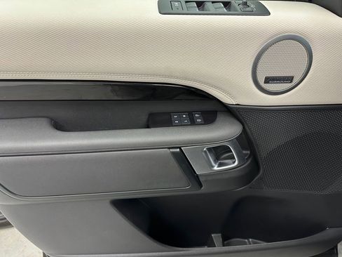 Used 2023 Land Rover Discovery Metropolitan Edition image 16