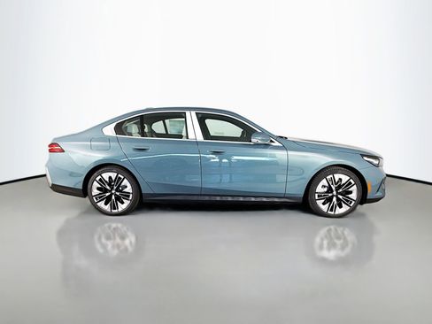 Used 2026 BMW 540i xDrive w/ Premium Package image 8
