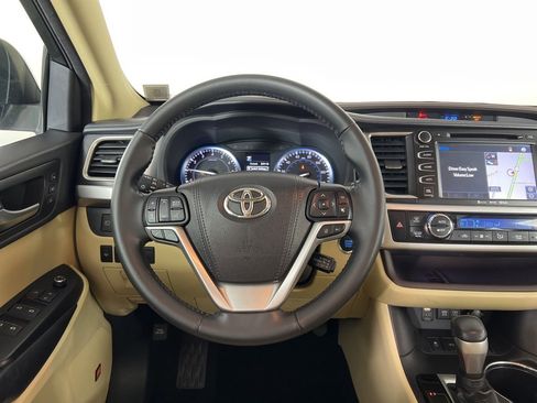 Used 2018 Toyota Highlander Limited image 14