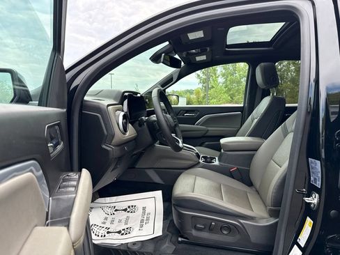 Used 2025 Chevrolet Colorado ZR2 w/ Technology Package AWD/4WD image 23