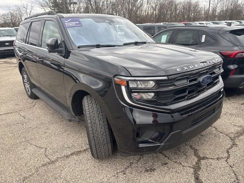 Used 2025 Ford Expedition Active image 3