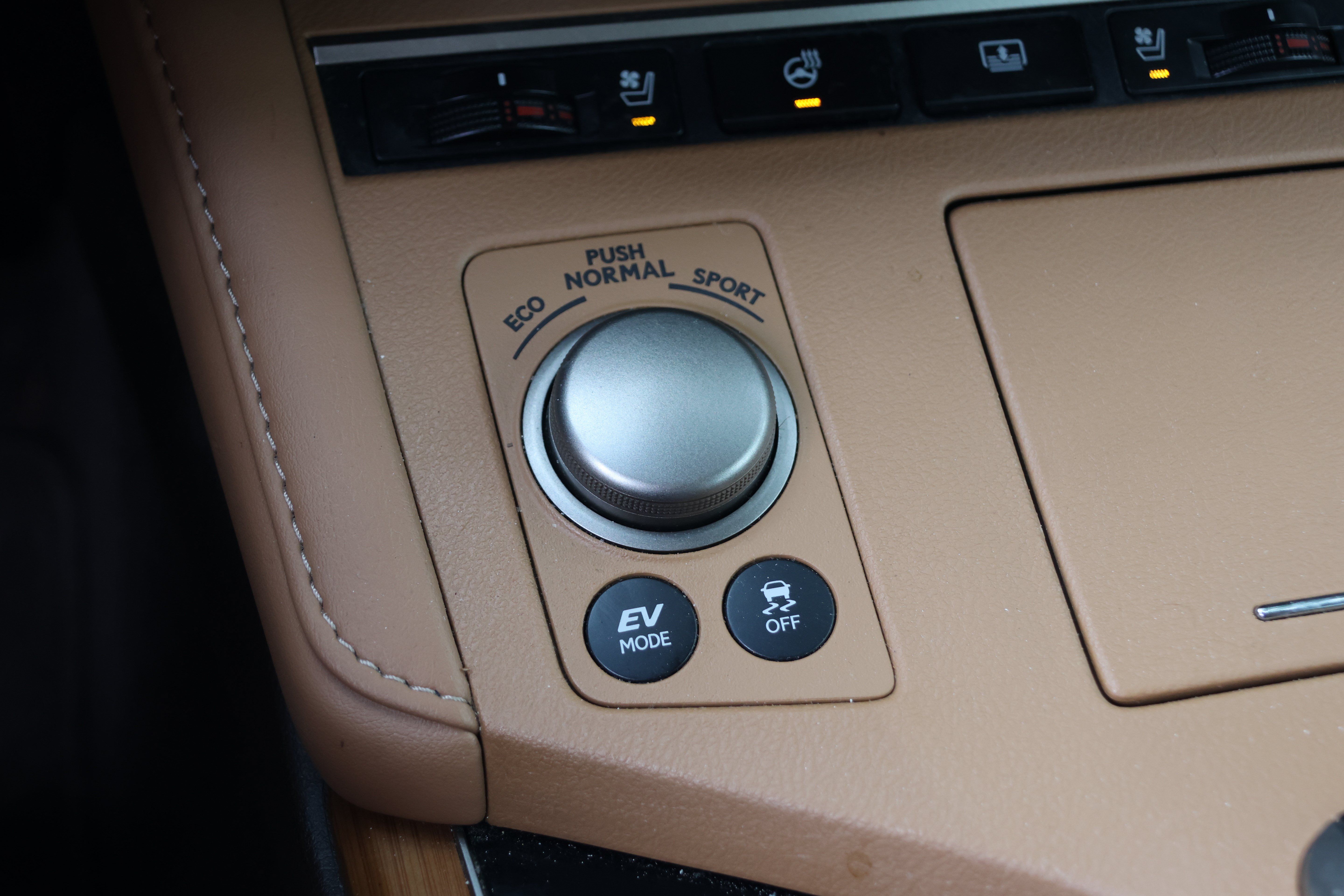 Used 2016 Lexus ES 300h w/ Luxury Package w/Wood Trim FWD image 30