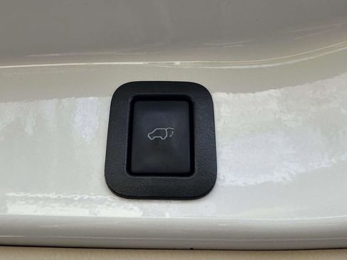 Used 2018 Toyota Highlander Limited Platinum image 9