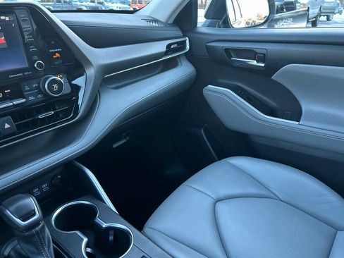 Used 2022 Toyota Highlander XLE image 33