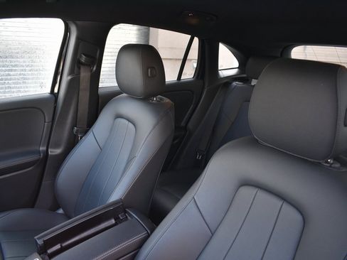 Used 2022 Mercedes-Benz GLA 250 4MATIC image 10