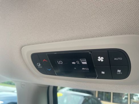 Used 2020 Chrysler Pacifica Touring-L Plus w/ Advanced Safetytec Group image 33