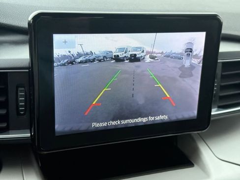 Used 2023 Ford Explorer XLT w/ Equipment Group 202A image 29