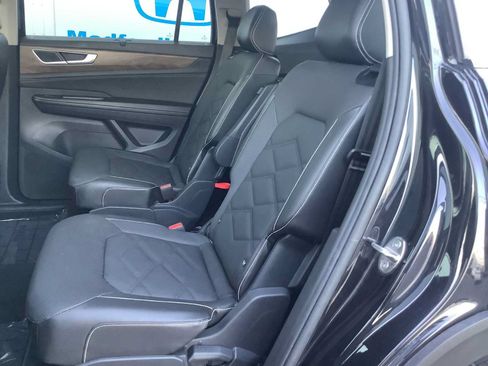 Used 2024 Volkswagen Atlas SE AWD/4WD image 13