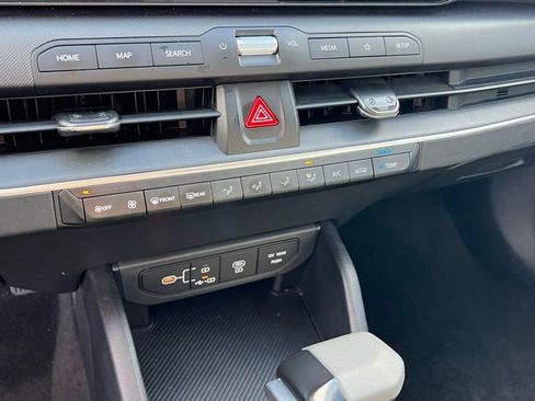 Used 2025 Kia K4 LXS image 21
