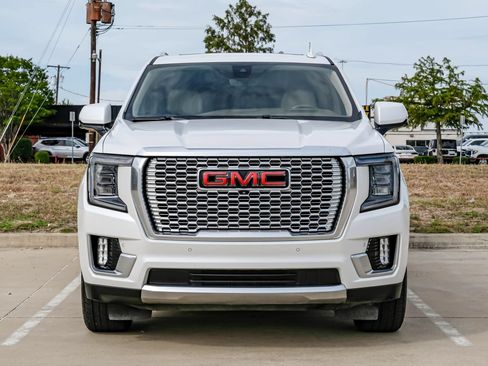 Used 2021 GMC Yukon XL Denali w/ Denali Premium Package RWD image 6