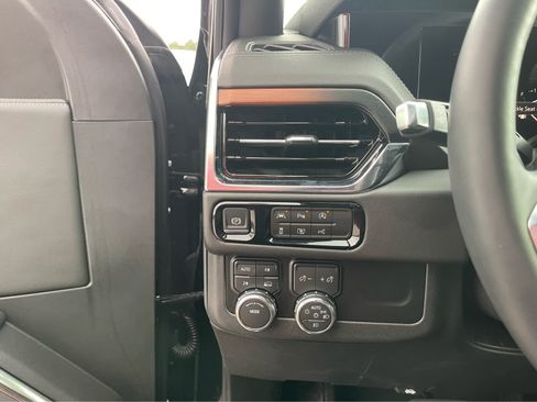 Used 2026 GMC Yukon Denali w/ Sun & Power Step Package AWD/4WD image 14