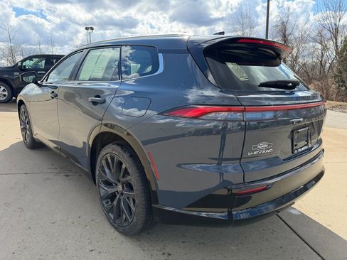 Certified 2025 Toyota Crown Signia image 3