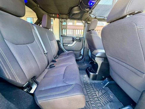 Used 2014 Jeep Wrangler Unlimited Sahara w/ Connectivity Group AWD/4WD image 40