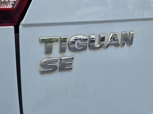 Used 2018 Volkswagen Tiguan SE FWD image 16
